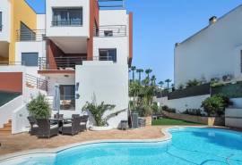 Ferragudo - 2+1 bedroom end townhouse with sea views and private pool