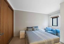 Ferragudo - 2+1 bedroom end townhouse with sea views and private pool