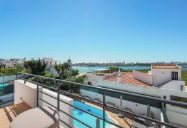 Ferragudo - 2+1 bedroom end townhouse with sea views and private pool