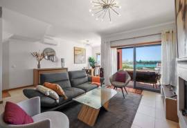 Ferragudo - 2+1 bedroom end townhouse with sea views and private pool