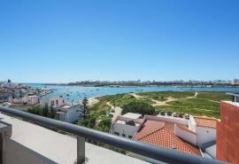 Ferragudo - 2+1 bedroom end townhouse with sea views and private pool