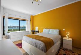 Ferragudo - 2+1 bedroom end townhouse with sea views and private pool