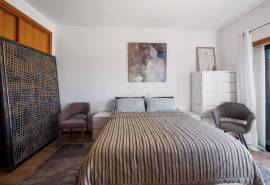 Ferragudo - 2+1 bedroom end townhouse with sea views and private pool