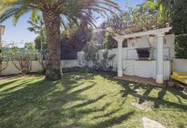 Carvoeiro - Charming 3-Bedroom Villa with Heated Pool Near Carvoeiro