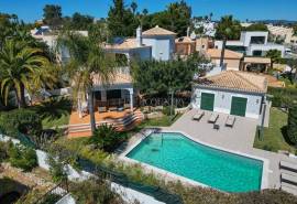 Carvoeiro - Charming 3-Bedroom Villa with Heated Pool Near Carvoeiro