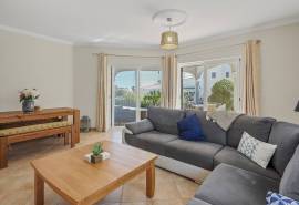Carvoeiro - Charming 3-Bedroom Villa with Heated Pool Near Carvoeiro