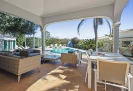 Carvoeiro - Charming 3-Bedroom Villa with Heated Pool Near Carvoeiro
