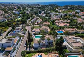 Carvoeiro - Charming 3-Bedroom Villa with Heated Pool Near Carvoeiro