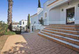 Carvoeiro - Charming 3-Bedroom Villa with Heated Pool Near Carvoeiro