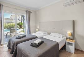 Carvoeiro - Charming 3-Bedroom Villa with Heated Pool Near Carvoeiro