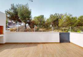 Ground floor bungalow with terraces, garage and common areas in Torrevieja