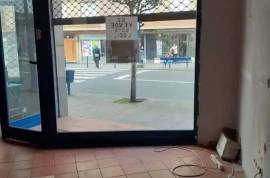 Open-plan central premises with mezzanine and bathroom