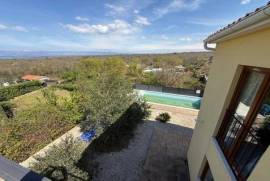 DETACHED HOUSE WITH POOL AND SEA VIEW, IN A QUIET LOCATION!