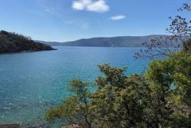 ATTRACTIVE AGRICULTURAL LAND, FIRST ROW TO THE SEA!