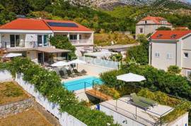 Pelješac, Viganj - Seafront property with pool and garage