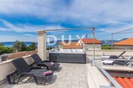 KRK ISLAND, PINEZIĆI - Stone house in a row with a panoramic view of the sea