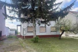 Osijek, Klisa - A two-storey house is for sale on a 745 m² plot