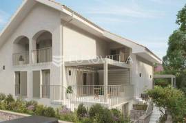 Krk Island, Malinska, excellent two-bedroom apartment 69 m², terrace, garden