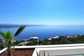 EXCLUSIVE APARTMENT WITH SWIMMING POOL AND GARDEN, 300 M FROM THE SEA!
