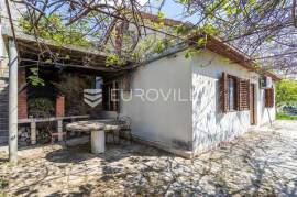 Kaštel Stari, a detached single-storey house with a total area of 74 m², situated on a plot of 1,017
