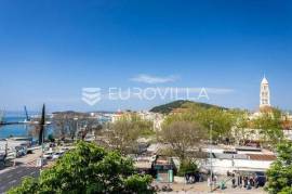 Split, Center - Spacious floor in an excellent location with a sea view