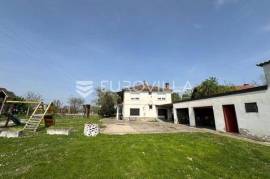 Vukovar, Sotin, house with commercial space and large plot 3,675 m²