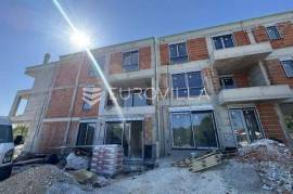 Istria, Pula, ground floor apartment with garden, modern new building