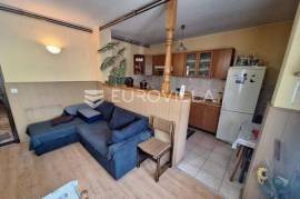 Karlovac, Stative, house 270 m², 40 m to the Dobra River