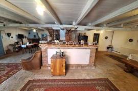 Barilovići, Perjasica, 2 wooden houses 350 m² with an outbuilding in a quiet location