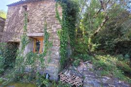A Large Stone Village House With 95 M2 Of Living Space On A 320 M2 Plot, Featuring Several Terraces And A Terraced Garden To Be Landscaped. A Large Stone Village House With 95 M2 Of Living Space On A 320 M2 Plot, Featuring Several Terraces And A Terraced Garden To Be Landscaped.