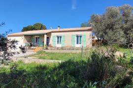 Charming Villa In Need Of Modernisation, Offering 100 M2 Of Living Space, A Garage And Set On 1052 M2 Of Land With Unobstructed Views.