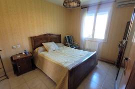 Charming Villa In Need Of Modernisation, Offering 100 M2 Of Living Space, A Garage And Set On 1052 M2 Of Land With Unobstructed Views.