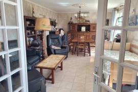 Charming Villa In Need Of Modernisation, Offering 100 M2 Of Living Space, A Garage And Set On 1052 M2 Of Land With Unobstructed Views.