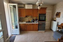 Charming Villa In Need Of Modernisation, Offering 100 M2 Of Living Space, A Garage And Set On 1052 M2 Of Land With Unobstructed Views.