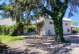 Superb Fully Renovated Contemporary Villa In A Secure Residence With 200 M2 Of Living Space On A 1350 M2 Plot With Petanque Court And Heated Pool.