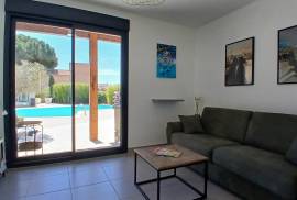 Superb Fully Renovated Contemporary Villa In A Secure Residence With 200 M2 Of Living Space On A 1350 M2 Plot With Petanque Court And Heated Pool.