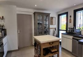 Superb Fully Renovated Contemporary Villa In A Secure Residence With 200 M2 Of Living Space On A 1350 M2 Plot With Petanque Court And Heated Pool.