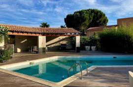 Superb Fully Renovated Contemporary Villa In A Secure Residence With 200 M2 Of Living Space On A 1350 M2 Plot With Petanque Court And Heated Pool.