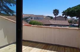 Superb Fully Renovated Contemporary Villa In A Secure Residence With 200 M2 Of Living Space On A 1350 M2 Plot With Petanque Court And Heated Pool.