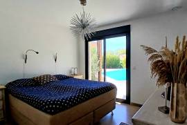 Superb Fully Renovated Contemporary Villa In A Secure Residence With 200 M2 Of Living Space On A 1350 M2 Plot With Petanque Court And Heated Pool.