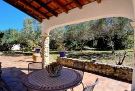 Set In A True Haven Of Peace, Surrounded By Olive Trees, Superb Villa And Independent Guest House On A 4782 M2 Plot With Pool And Views.