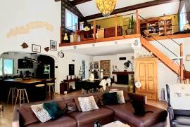 Set In A True Haven Of Peace, Surrounded By Olive Trees, Superb Villa And Independent Guest House On A 4782 M2 Plot With Pool And Views.