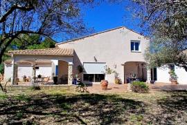 Set In A True Haven Of Peace, Surrounded By Olive Trees, Superb Villa And Independent Guest House On A 4782 M2 Plot With Pool And Views.