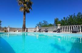 Set In A True Haven Of Peace, Surrounded By Olive Trees, Superb Villa And Independent Guest House On A 4782 M2 Plot With Pool And Views.