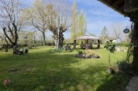 Exceptional 5 Bedroom Family Home for Sale - Nouic 87