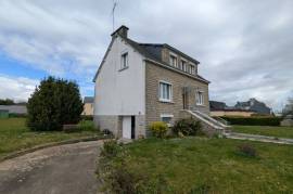 Detached House with Landscaped Garden