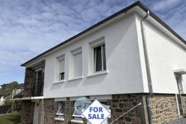 Detached House with Landscaped Garden