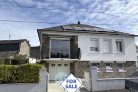 Detached House with Landscaped Garden