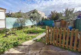 Town House with Neat Garden