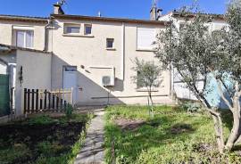 Town House with Neat Garden
